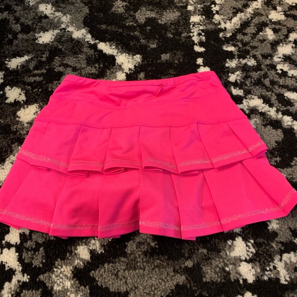 Pink GapFit skirt with ruffle back!! - Picture 2 of 3